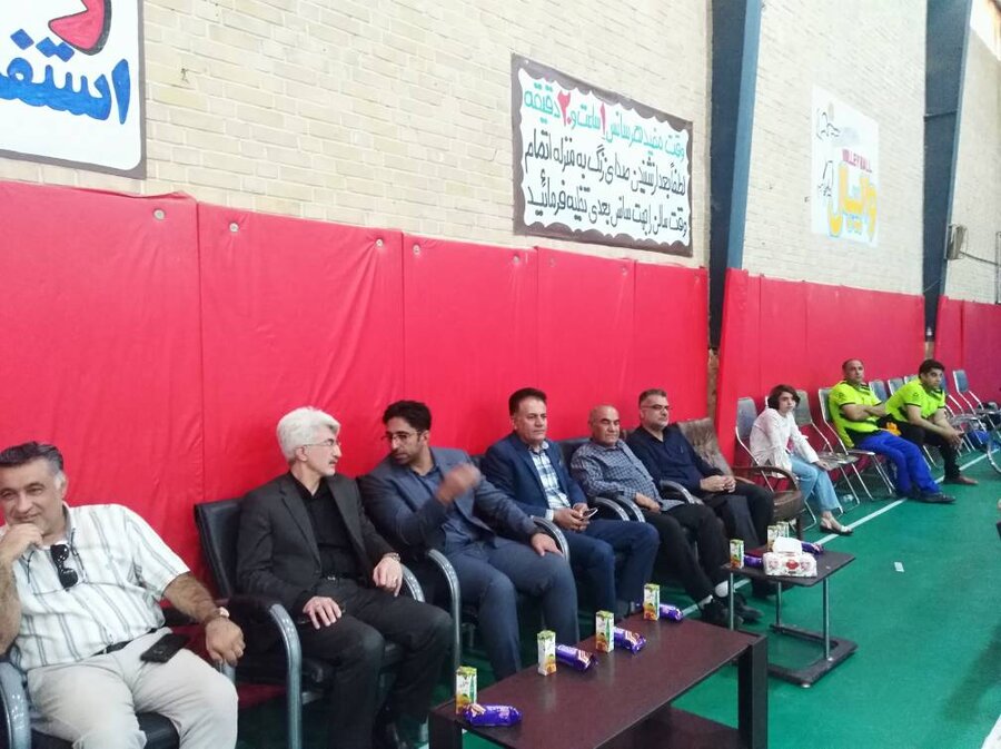 دیدار مدیرکل بهزیستی فارس با اعضا و مسئولین تیم والیبال نشسته معلولین فارس و بازدید از استخر ورزشی یادگار امام