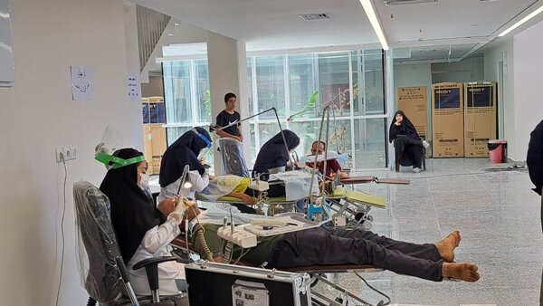 قطار قاصدک در ایستگاه بیست و چهارم به خمینی شهر رسید