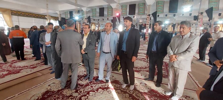 ادای احترام کارکنان بهزیستی استان به مقام والای شهدا در آستانه هفته دولت