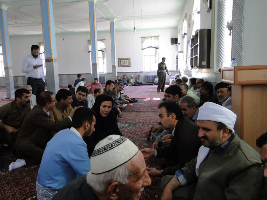 استقرار میز خدمت در مسجد جامع شهر دیواندره