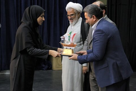 کسب عنوان برتر بهزیستی هرمزگان در بخش « اطلاع رسانی و تبیین افکار عمومی» جشنواره شهید رجایی