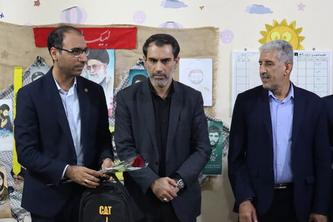 بازدید مدیر کل بانک تجارت بوشهر از مرکز نگهداری فرزندان پسر ندای مهر تحت نظارت بهزیستی استان