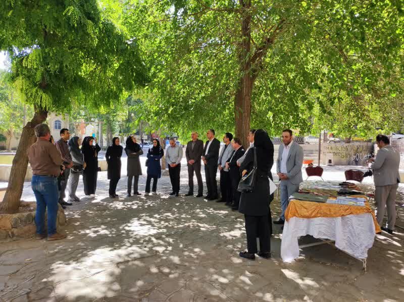 برپایی میز خدمت و آگاهسازی پویش پیشگیری از خودکشی