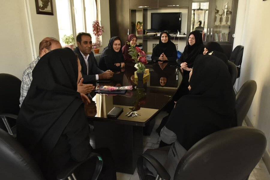 تقدیر از بانوی مربی