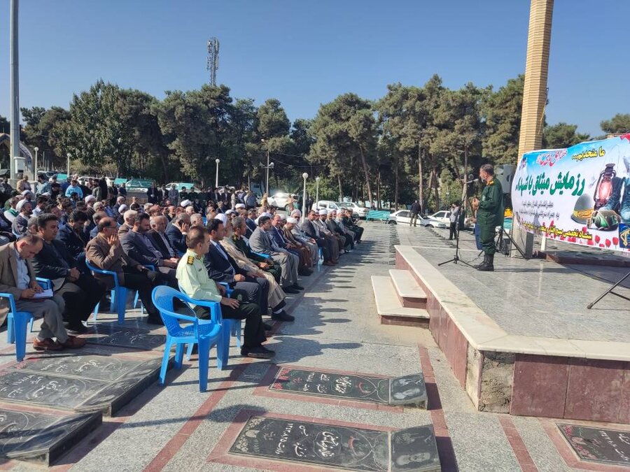 غبار روبی گلزار و رزمایش میثاق با شهدا برگزار شد