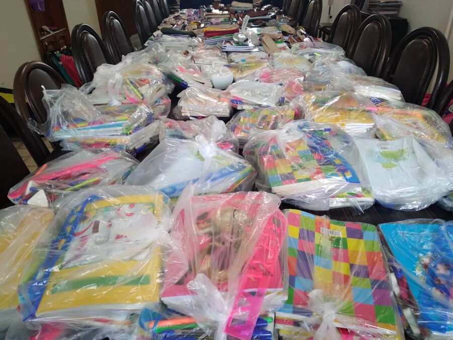 بندرگز | غبارروبی گلزار شهدا و توزیع 180 پک لوازم التحریر انجام شد.