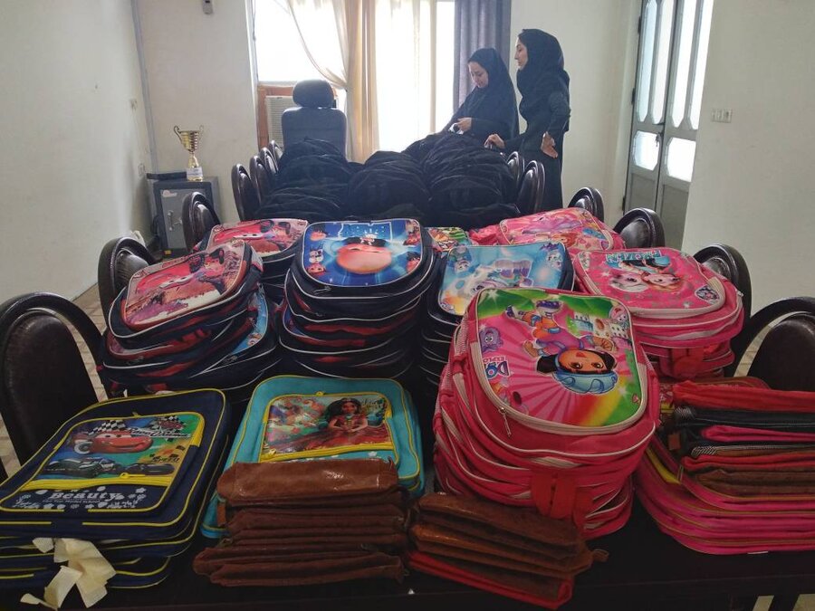 بندرگز | غبارروبی گلزار شهدا و توزیع 180 پک لوازم التحریر انجام شد.