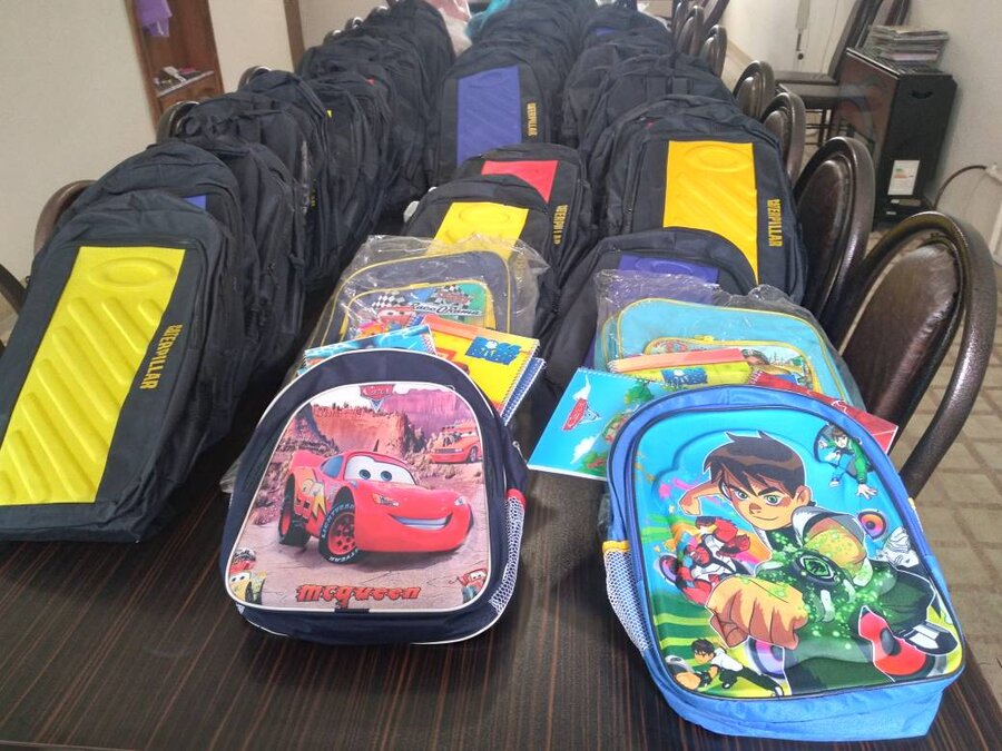 بندرگز | غبارروبی گلزار شهدا و توزیع 180 پک لوازم التحریر انجام شد.