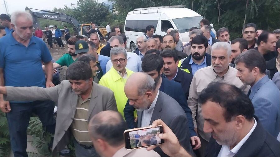 بازدید وزیر کشور از مناطق سیل زده آستارا