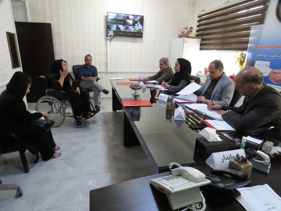 سروآباد/برگزاری میز خدمت حضوری