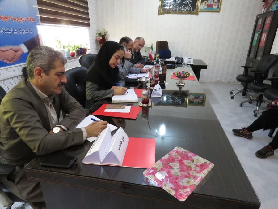 سروآباد/برگزاری میز خدمت حضوری