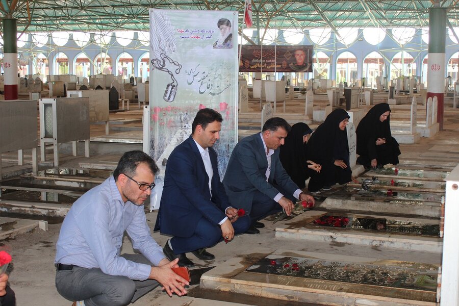 کارکنان بهزیستی خوزستان به مقام شامخ شهدا ادای احترام کردند