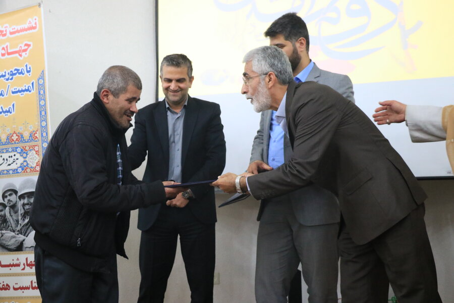 برگزاری همایش گرامیداشت هفته دفاع مقدس در بهزیستی گیلان