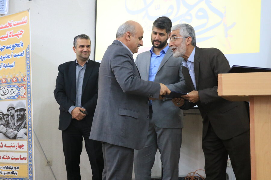 برگزاری همایش گرامیداشت هفته دفاع مقدس در بهزیستی گیلان