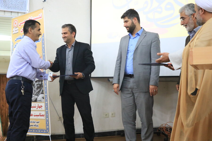 برگزاری همایش گرامیداشت هفته دفاع مقدس در بهزیستی گیلان