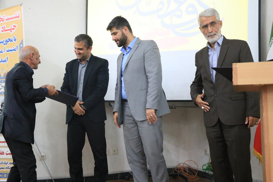 برگزاری همایش گرامیداشت هفته دفاع مقدس در بهزیستی گیلان