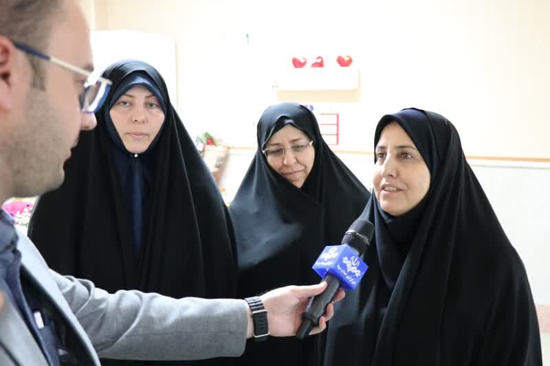 دیدار مدیر کل بهزیستی آذربایجان غربی با خانواده سه قلو های تازه متولد شده در بیمارستان امام رضا(ع) ارومیه