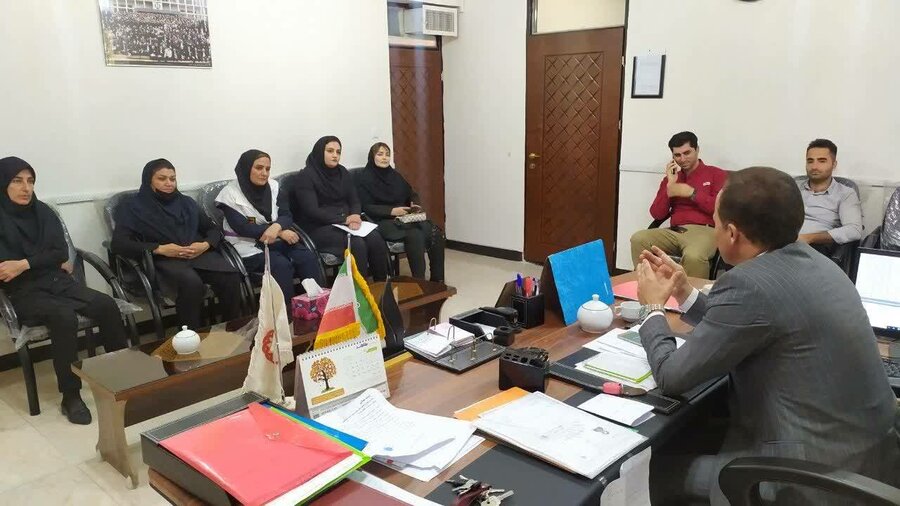 جلسه هم اندیشی مددکاران در بهزیستی پیرانشهر