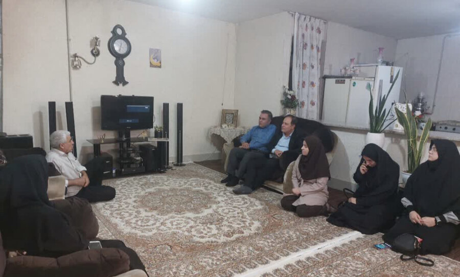 دیدار با یکی ازکارکنان ایثارگر اداره بهزیستی شهرستان ساوجبلاغ