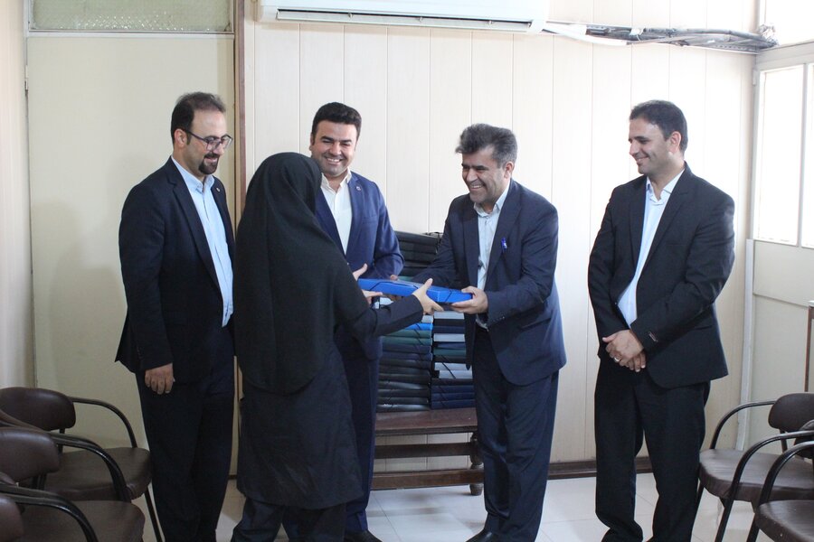 اهدای بیش از  ۴هزار کیف و  بسته لوازم تحریر به دانش آموزان نیازمند بهزیستی خوزستان