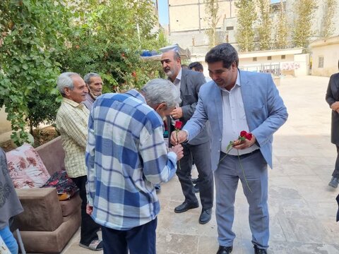 ملارد| مراسم تقدیر از سالمندان تحت حمایت برگزار شد