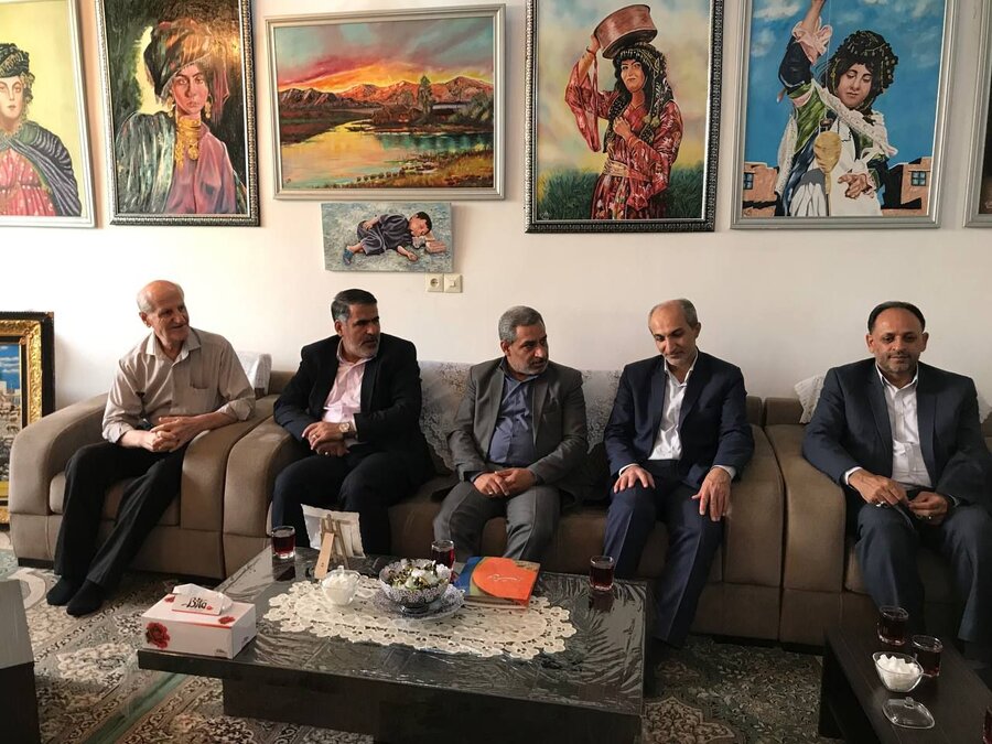 سنندج | بازدید فرماندار و مدیرکل بهزیستی استان کردستان از منزل هنرمند نقاش