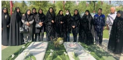 دماوند| عطرافشانی و گلباران گلزار مطهر شهدا به‌ مناسبت هفته دفاع مقدس