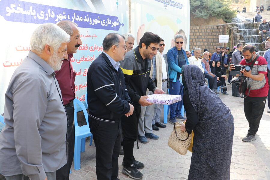 پیاده روی خانوتدگی بمناسبت هفته سالمند