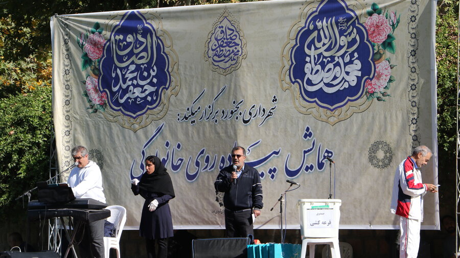 پیاده روی خانوتدگی بمناسبت هفته سالمند