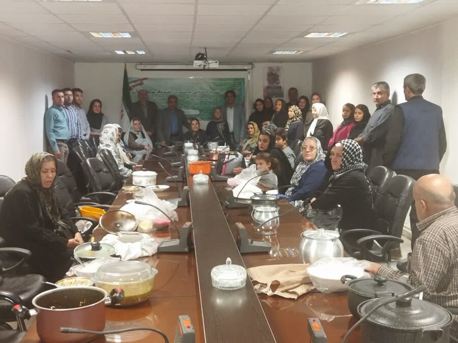 به مناسبت هفته تکریم از سالمندان:
برگزاری جشنواره غذایی در بهزیستی سنندج