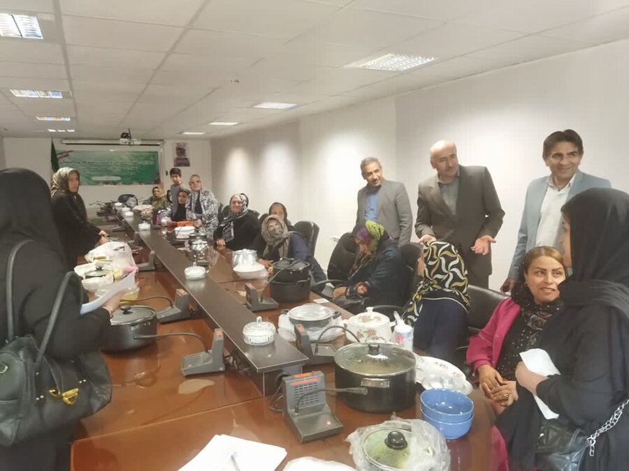 به مناسبت هفته تکریم از سالمندان:
برگزاری جشنواره غذایی در بهزیستی سنندج