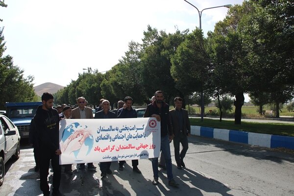 بویین میاندشت|همایش پیاده روی خانوادگی سالمندان