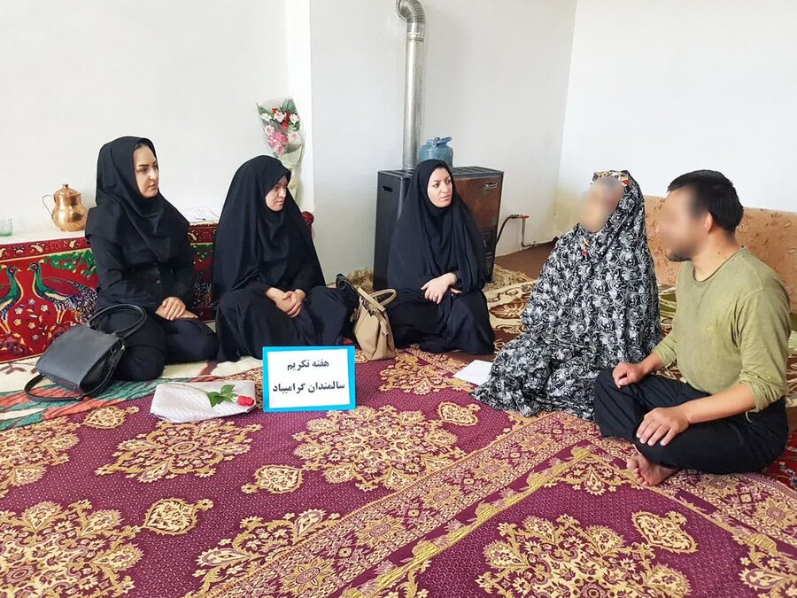 دیدار رئیس بهزیستی چالدران با سالمندان تحت پوشش 