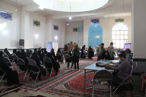 گزارش تصویری| پاسخگویی مسئولان کشوری و استانی در " نشست صمیمی در محلات هدف بهزیستی"