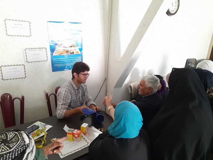 برپایی ایستگاه سلامت به مناسبت هفته سالمند در کامیاران