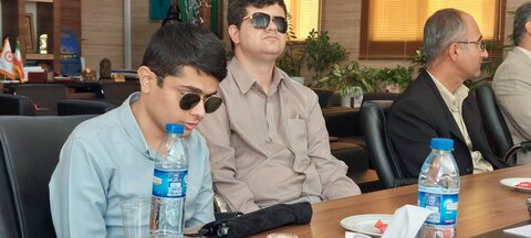 تقدیر مدیر کل و معاون توانبخشی بهزیستی فارس از کارکنان نابینا و کم بینای اداره کل و بهزیستی شیراز به مناسبت روز جهانی نابینایان