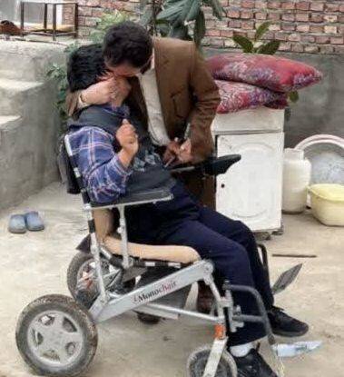دیدار رئیس بهزیستی شهرستانهای میاندوآب، چهاربرج و باروق با توانخواه معلول جسمی حرکتی