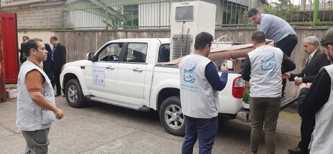 اهدای کمک های غیرنقدی بهزیستی گیلان به مددجویان سیل زده ی شهرستان آستارا