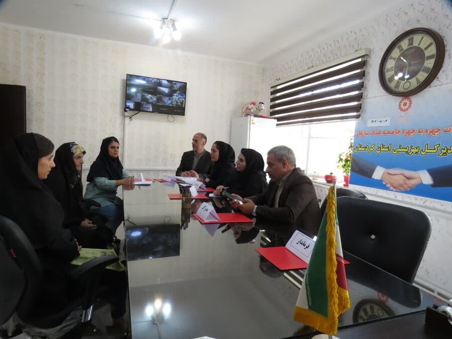 سروآباد/برگزاری میز خدمت با حضور مدیرکل بهزیستی استان کردستان