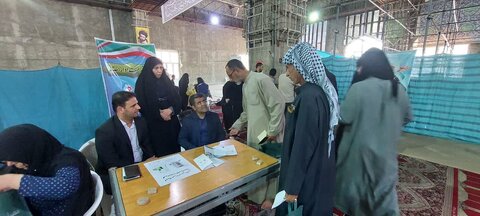 حضور مدیر کل بهزیستی خوزستان در میزخدمت مصلای اهواز