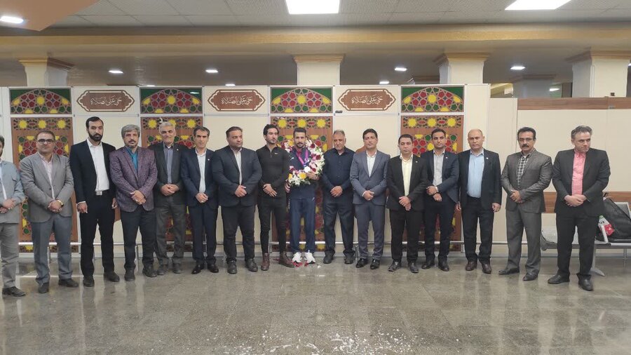 استقبال از ملی‌پوش بوشهری  بازی‌های پاراآسیایی هانگژه چین در فرودگاه بین المللی بوشهر