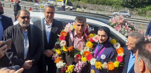 چالوس| استقبال با شکوه از رزا ابراهیمی قهرمان پاراتکواندو آسیا در شهرستان چالوس برگزار شد