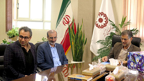 تجلیل از کارشناس حوزه آمار و برنامه ریزی اداره کل بهزیستی استان اصفهان