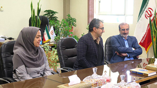 تجلیل از کارشناس حوزه آمار و برنامه ریزی اداره کل بهزیستی استان اصفهان