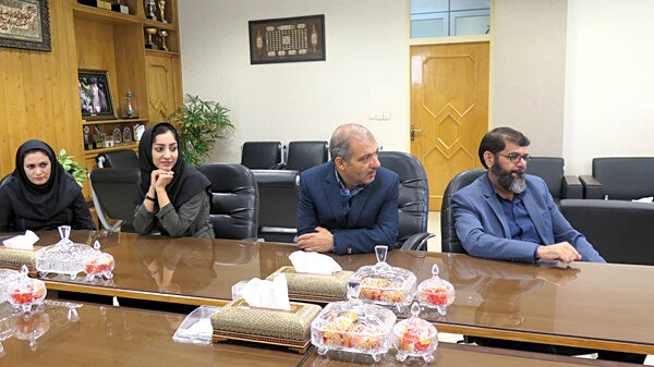 تجلیل از کارشناس حوزه آمار و برنامه ریزی اداره کل بهزیستی استان اصفهان