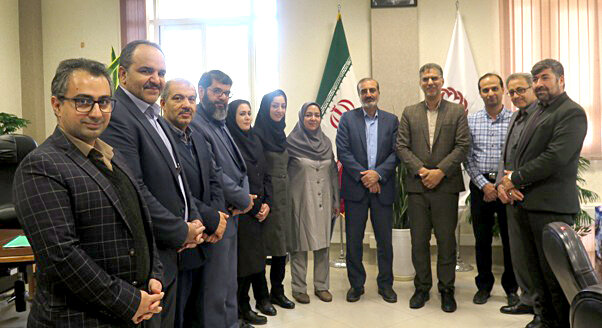 تجلیل از کارشناس حوزه آمار و برنامه ریزی اداره کل بهزیستی استان اصفهان