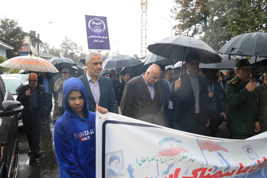 حضور کارکنان بهزیستی گیلان در راهپیمایی یوم الله ۱۳ آبان