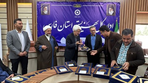 گزارش تصویری|مراسم تقدیر از  دست اندرکاران برگزاری نوزدهمین همایش کشوری ادبیات عاشورایی با حضور مدیر کل بهزیستی فارس