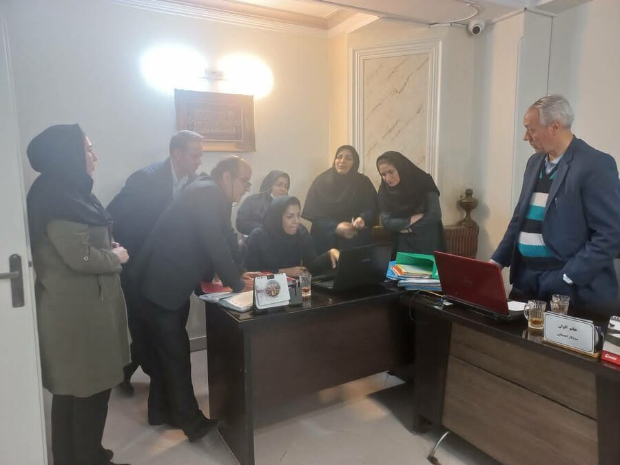 بازدید کارشناسان بهزیستی کشور از فعالیت های دفتر امور خانواده و بانوان استان البرز