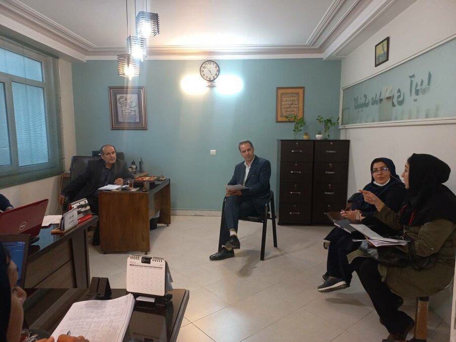بازدید کارشناسان بهزیستی کشور از فعالیت های دفتر امور خانواده و بانوان استان البرز
